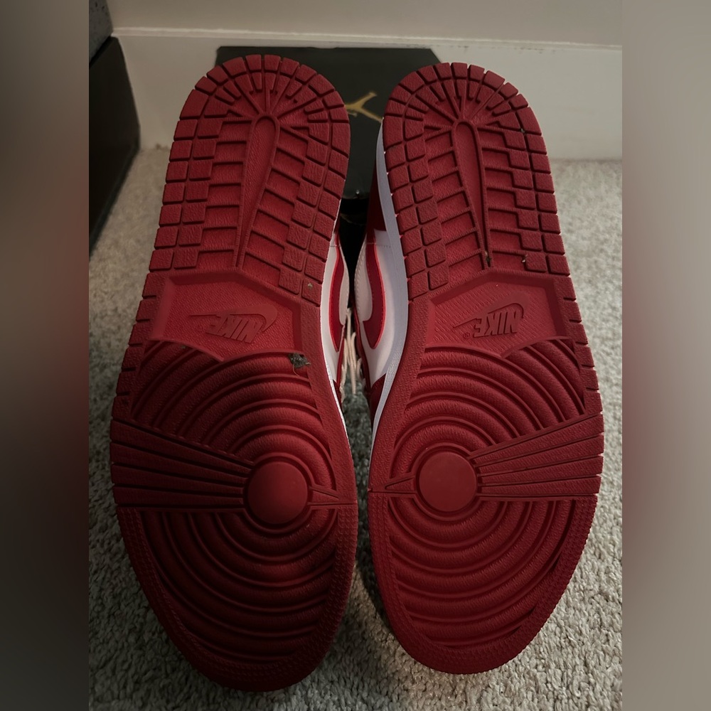 Air Jordan 1 Low Retro ‘Gym Red’ - Picture 3 of 5